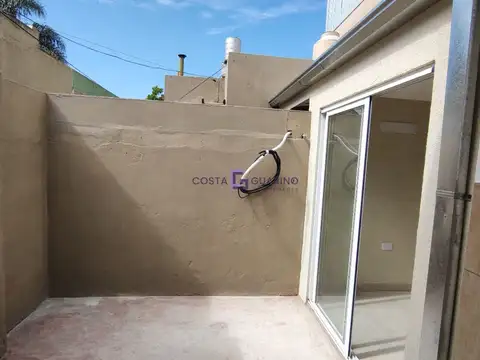 Depto Tipo Casa en Alquiler en Lomas Del Mirador, $ 400.000