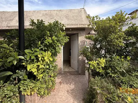 Casa de 2 Dormitorios en San Lorenzo.
