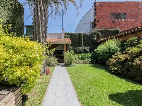 Casa 5 ambientes con 2 baños