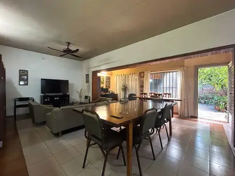 Venta Casa de 4 Dormitorios con patio y cochera + Departamento en PA | Azcuénaga