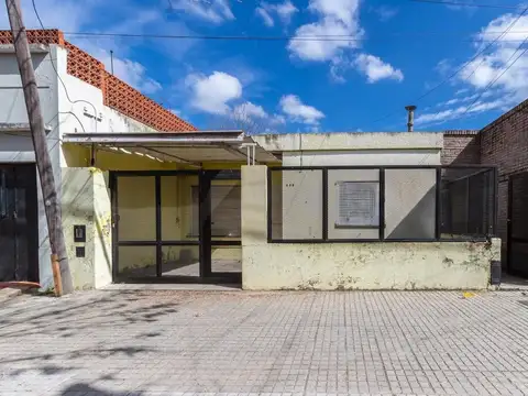 VENTA CASA CUATRO DORMITORIOS EN BARRIO INDUSTRIAL
