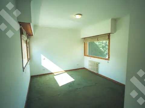 Casa en Alquiler con 1 cochera