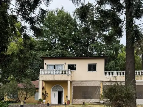 Quinta y Salon de Fiestas en Venta. Paso del Rey