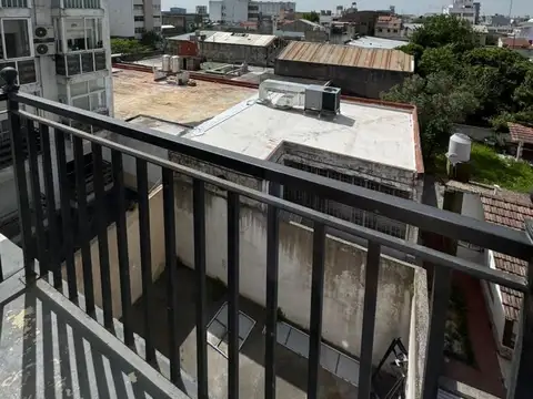 Depto 2 amb con balcón
