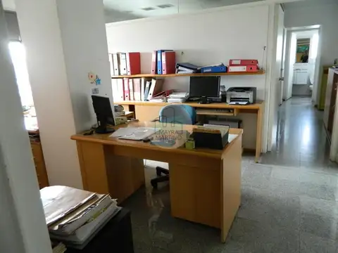 Oficina en Alquiler con 4 cocheras