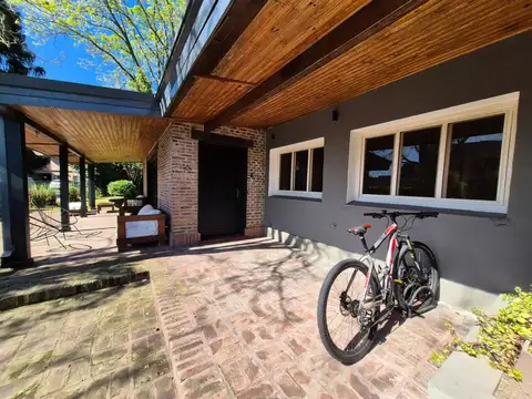 Casa 5 ambientes con 4 baños