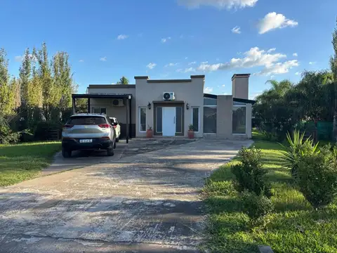 VENTA CASA DE 2 DORMITORIOS EN COUNTRY AIRES DEL LLANO