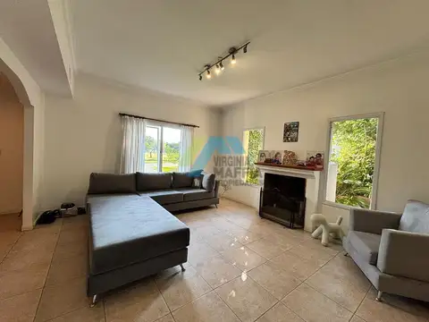 Casa 5 ambientes con 4 baños