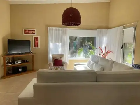 Casa en Alquiler Temporal con 5 cocheras