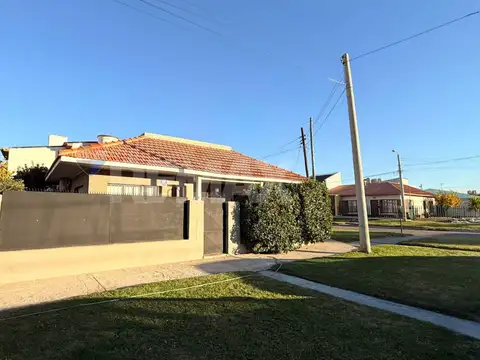 CASA 4 DORMITORIOS BARRIO PUEYRREDON