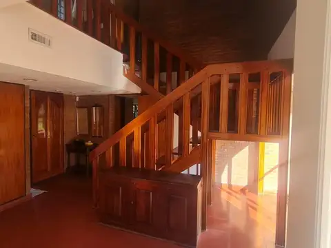 Alquiler de casa 4 dormitorios.