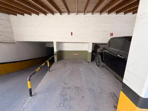 Cochera Cubierta Cerca a Tribunales y casa de gobierno