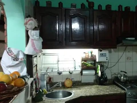 Casa 5 ambientes con 1 baño