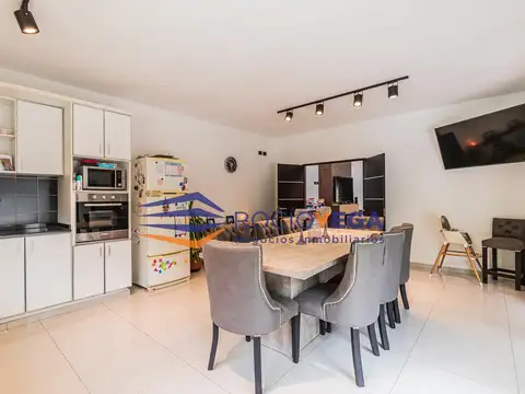 Casa en Venta con 3 cocheras