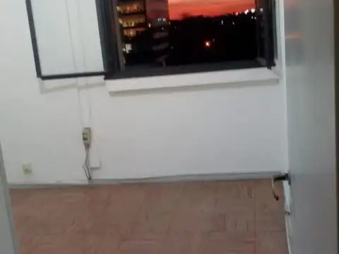 HERMOSA DEPARTAMENTO DE TRES AMBIENTES,MUY BIEN UBICADO