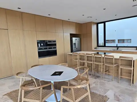 Casa 7 ambientes con 7 baños