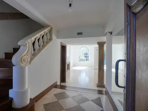 Casa 6 ambientes con 4 baños
