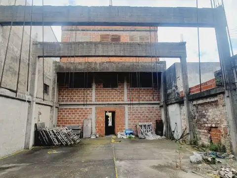 Galpon en Venta 34  mts Fondo