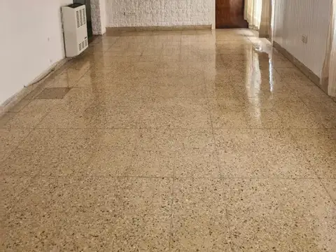 Venta. Ph 3 ambientes Planta Alta por escalera.