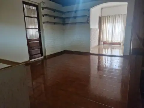 Venta. Ph 3 ambientes Planta Alta por escalera.
