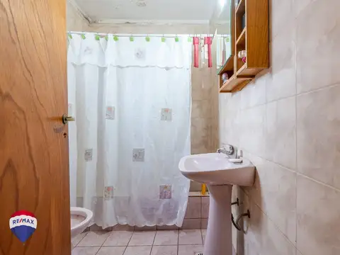 VENTA DE 2 CASAS EN AMPLIO LOTE ZONA de COLEGIOS