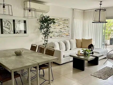 Venta Triplex de 3 dormitorios sobre al agua en Sendero, Nordelta.