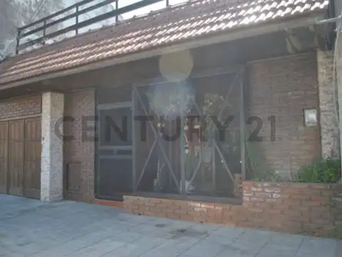 Venta Casa con 3 habitaciones garaje y jardin ACEPTA PERMUTA EN CABA