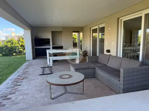 Casa en Alquiler en Santo Tomas, USD 1.600
