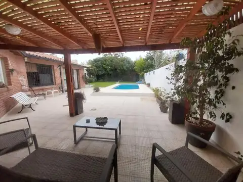 Casa 5 ambientes con 2 baños