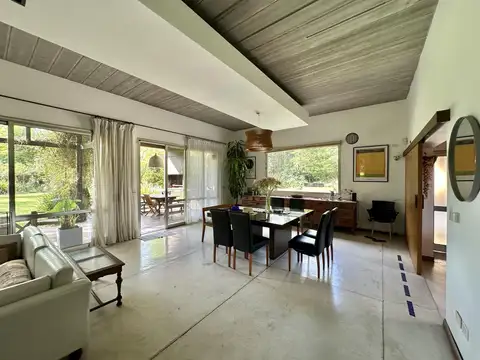 Casa en Venta con 4 cocheras