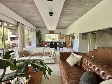 Casa en Venta con 4 cocheras