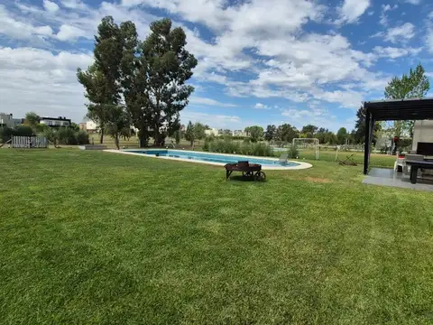 EN VENTA CASA 4 AMB CANNING LOS ROBLES CANNING