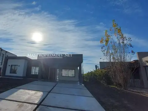 Venta Casa en Cruz del sur 3 Dormitorios Canning