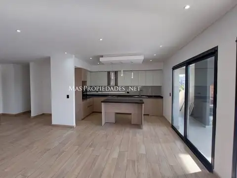Casa 4 ambientes con 4 baños