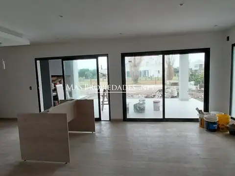 Casa 4 ambientes con 4 baños