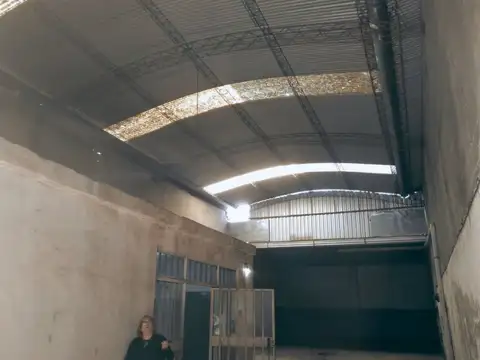 VENTA GALPÓN CON OFICINA PARQUE PATRICIOS
