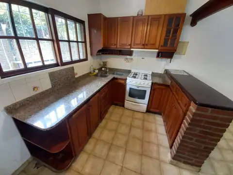 Casa en Alquiler con 1 cochera