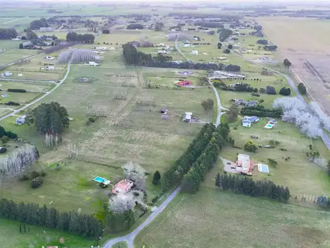 Terreno de 1 Hectárea. Chacra en Venta en Estancia La Macarena. Barrio con Amenities