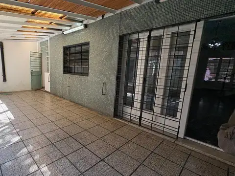 Casa en Alquiler con 1 cochera