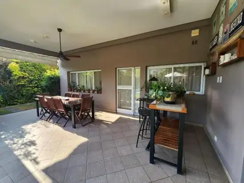 Casa en Venta con 3 cocheras