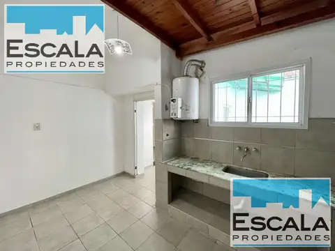 CASA INTERNA DE PASILLO CON PATIO EN VENTA
