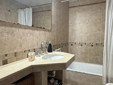 Exclusivo Chalet en Barrio Inglés de Temperley – Medida Única de 750 m² – Ideal Inversión / Familia