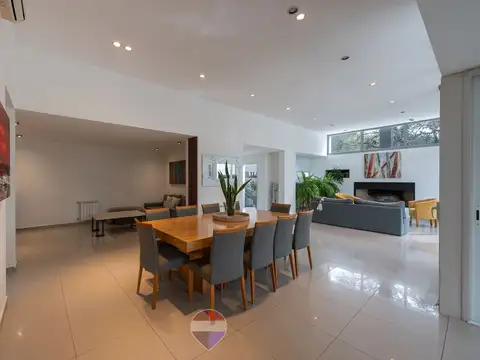 Casa 5 ambientes con 5 baños