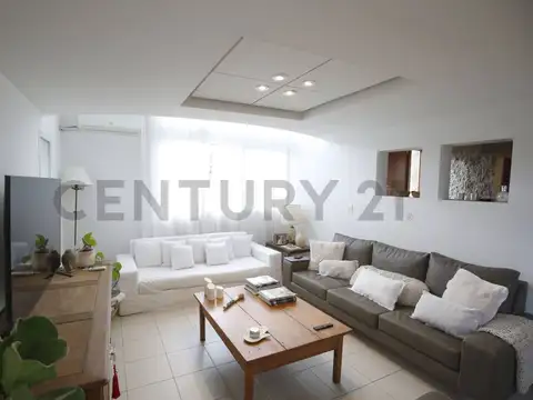 Casa en venta en Puerto Nizuc de tres dormitorios con parque y pileta en Puerto