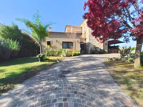 CASA EN VENTA A LA LAGUNA BARRIO MUELLES PUERTOS