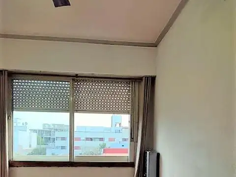 DOS AMBIENTES POR ESCALERA PLENO CENTRO PARA REFACCIONAR