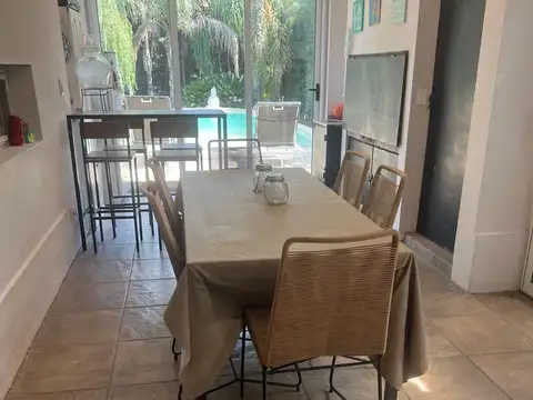 Casa en Alquiler con 4 cocheras