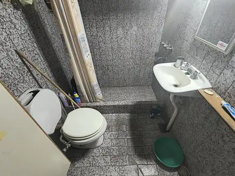 Casa 5 ambientes con 1 baño