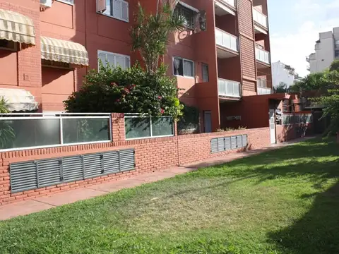 Excelente departamento 2 amb con parque, en el corazón de Villa del Parque.