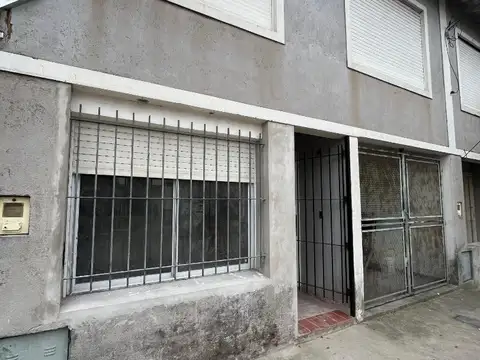 CASA DE 4 AMB CON COCHERA